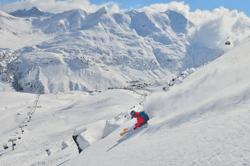 SAALBACH Skitourengruppe Neutral shutterstock_342604946.jpg